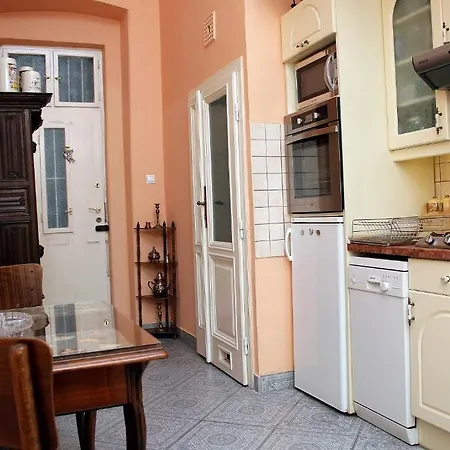 Tourist - Jozsef Koerut Apartamento